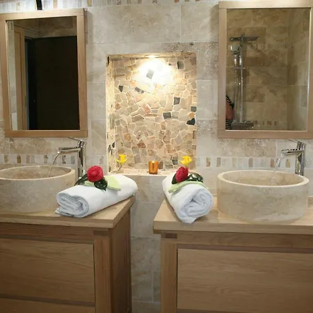 Bed & Breakfast Chez Renee Et Raynal Plounévez-Lochrist